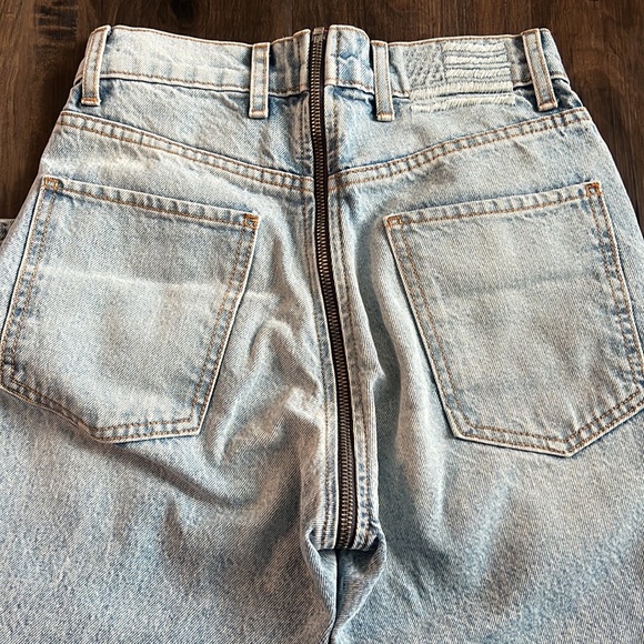 Full Zipper Revice Light Wash High Waist Ankle Jean - Picture 4 of 5